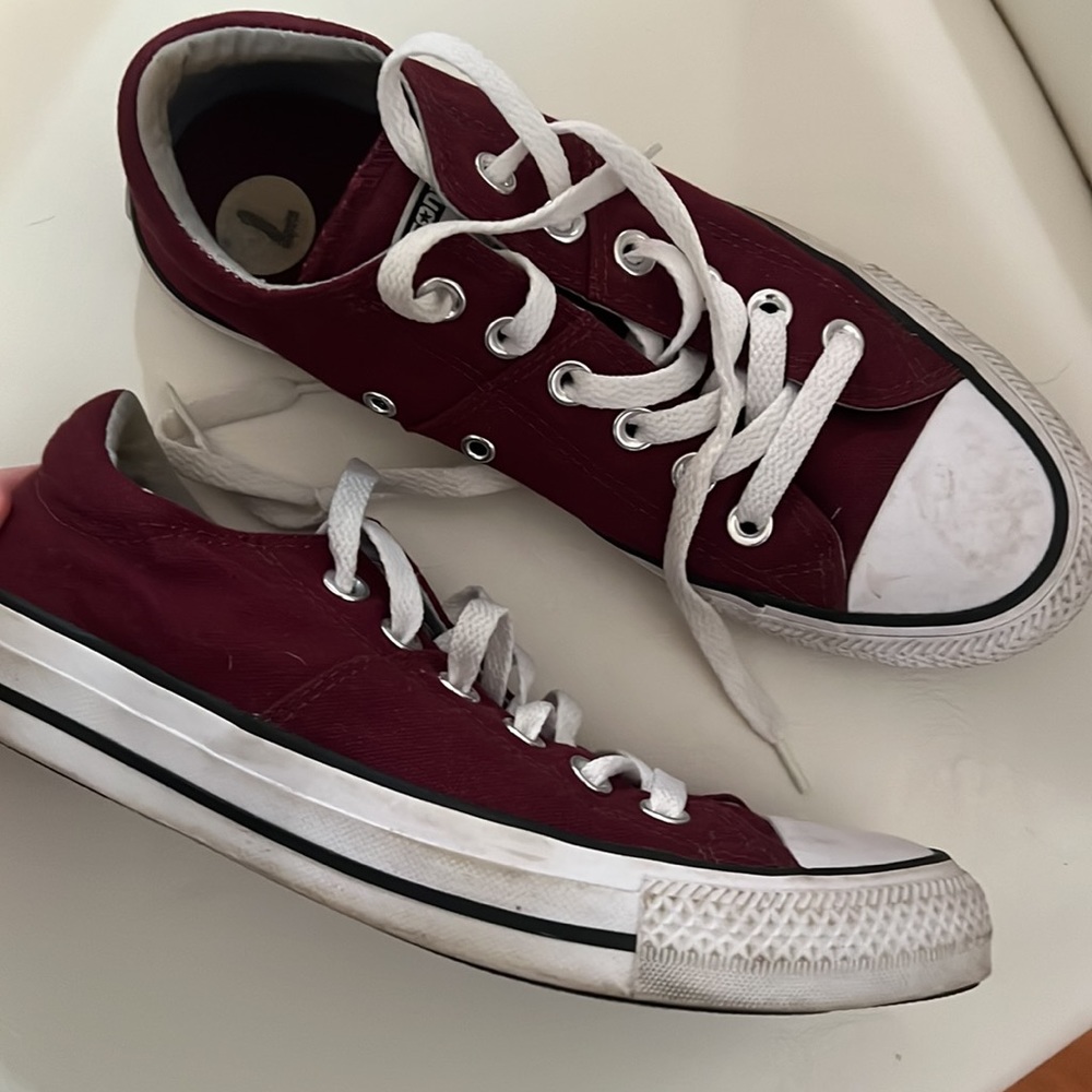 Converse ♥️ - Picture 2 of 3